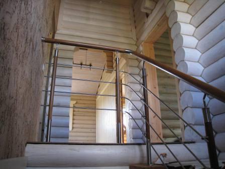 Ограждения лестниц из дуба ясеня. Ограждения лестниц из нержавеющей стали. Ограждения лестниц из стекла в Минске.